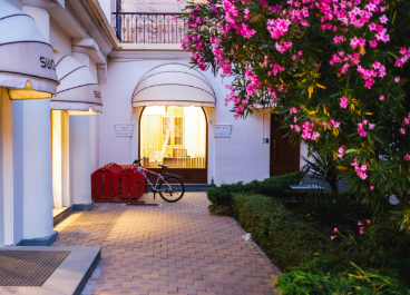 Flower Tree Mansion